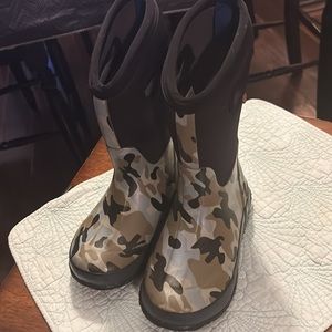 Bogs Boy’s Camo pattern size 13 Good used shape lots of wear in these